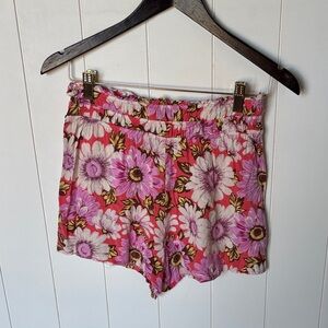 Lily Rose Floral shorts! Size small